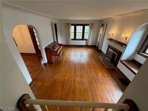 Living - 1133 Bellview St NE, Canton, OH 44721 photo 1 of 6