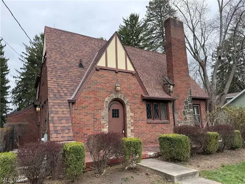 Exterior - 1133 Bellview St NE, Canton, OH 44721 photo 3 of 14