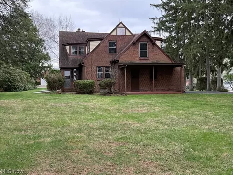 Exterior - 1133 Bellview St NE, Canton, OH 44721 photo 8 of 14