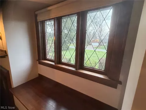 Entry Way - 1133 Bellview St NE, Canton, OH 44721 photo 1 of 6