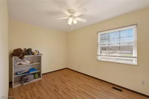 Bedroom - 5709 Davis Dr, Mentor, OH 44060 photo 5 of 6