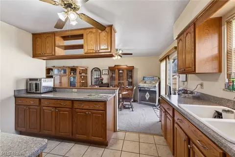 Kitchen - 5709 Davis Dr, Mentor, OH 44060 photo 5 of 5