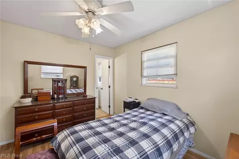 Bedroom - 5709 Davis Dr, Mentor, OH 44060 photo 1 of 6