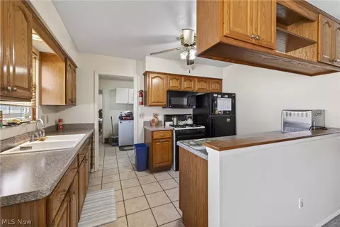 Kitchen - 5709 Davis Dr, Mentor, OH 44060 photo 2 of 5