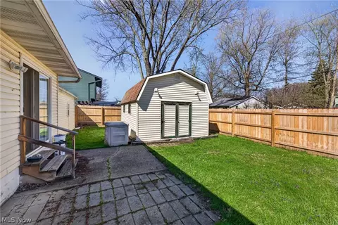 Exterior - 5709 Davis Dr, Mentor, OH 44060 photo 3 of 6