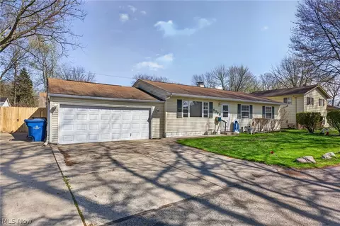 5709 Davis Dr, Mentor, OH 44060
