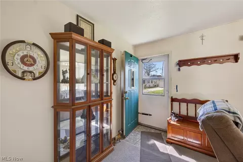Entry Way - 5709 Davis Dr, Mentor, OH 44060 photo 1 of 1