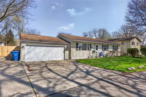 5709 Davis Dr, Mentor, OH 44060
