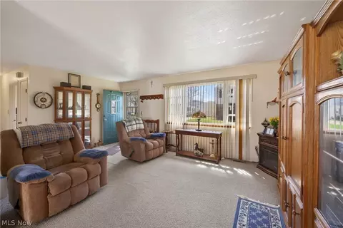 Living - 5709 Davis Dr, Mentor, OH 44060 photo 1 of 1
