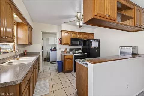 5709 Davis Dr, Mentor, OH 44060 photo 12