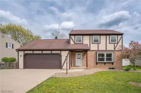 8028 Woodrush Dr NW, North Canton, OH 44720
