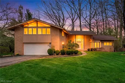 3565 Eldorado Dr, Rocky River, OH 44116