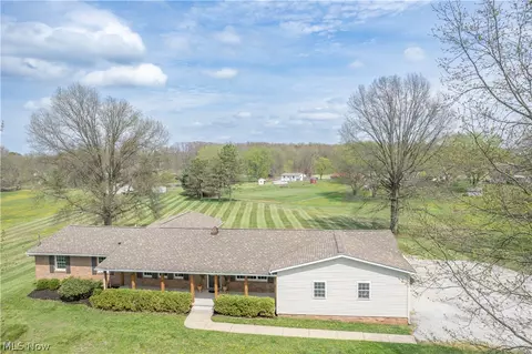 6459 Smith Kramer St NE, Hartville, OH 44632
