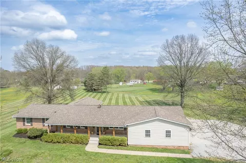 6459 Smith Kramer St NE, Hartville, OH 44632