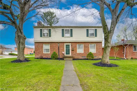 584 N Hawkins Ave, Akron, OH 44313