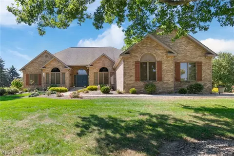 3896 Edison St NE, Hartville, OH 44632
