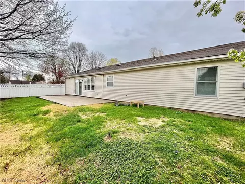 Exterior - 3621 Vineland Ave, Ashtabula, OH 44004 photo 3 of 6