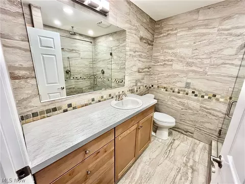 Bath - 3621 Vineland Ave, Ashtabula, OH 44004 photo 2 of 3