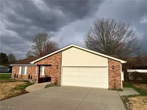 Exterior - 3621 Vineland Ave, Ashtabula, OH 44004 photo 5 of 6