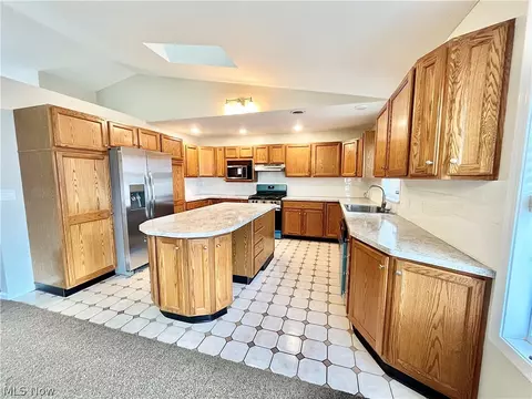 Kitchen - 3621 Vineland Ave, Ashtabula, OH 44004 photo 4 of 4