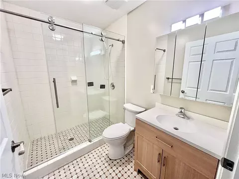 Bath - 3621 Vineland Ave, Ashtabula, OH 44004 photo 1 of 3