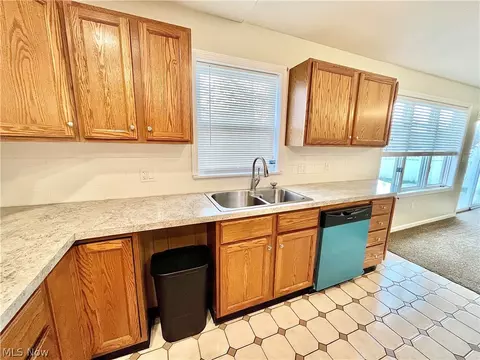Kitchen - 3621 Vineland Ave, Ashtabula, OH 44004 photo 3 of 4