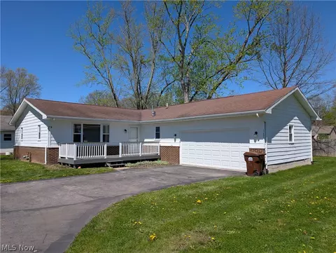17604 Olive Ave, Lake Milton, OH 44429