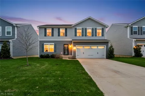 172 Wildflower Dr, Elyria, OH 44035