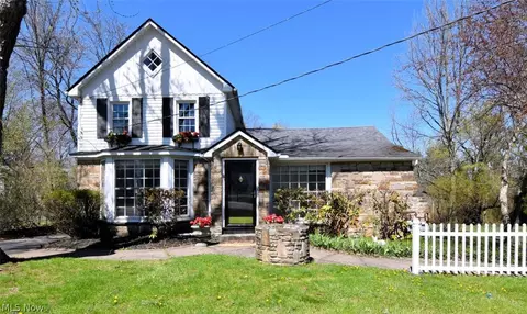 35755 Miles Rd, Moreland Hills, OH 44022