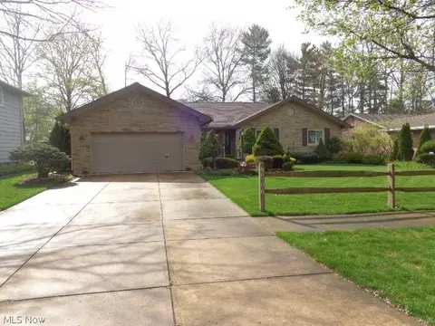 7422 Dogwood Ln, Parma, OH 44130