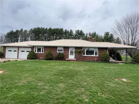 1099 Steubenville Rd SE, Carrollton, OH 44615