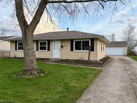 496 Crickett Rd, Chardon, OH 44024