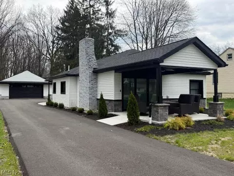 807 Howland Wilson Rd SE, Warren, OH 44484