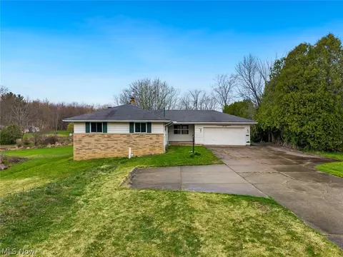 19156 Howe Rd, Strongsville, OH 44136