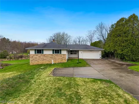 19156 Howe Rd, Strongsville, OH 44136