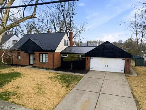 262 E 324th St, Willowick, OH 44095