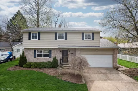 215 Grayling Dr, Fairlawn, OH 44333