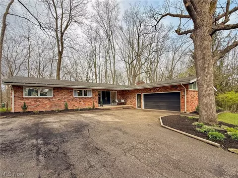3169 Hilltop Point Cir, Medina, OH 44256