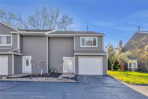1748 Walnut Ln #32, Rocky River, OH 44116