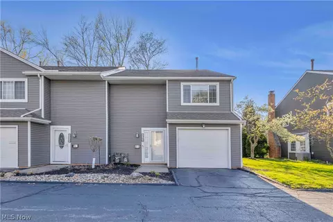 1748 Walnut Ln #32, Rocky River, OH 44116