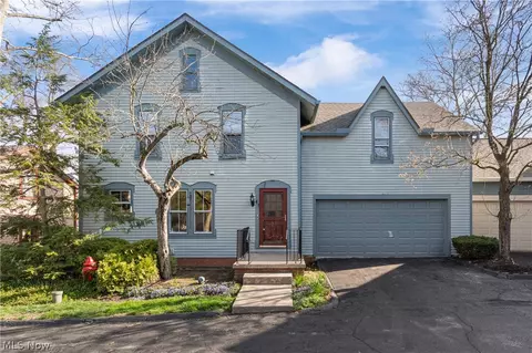 41 Hudson Common Dr, Hudson, OH 44236