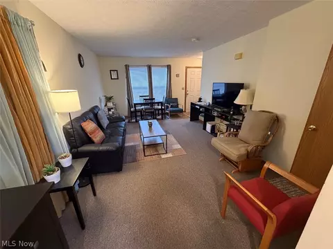 1393 1397 Loop Rd, Kent, OH 44240 photo 2