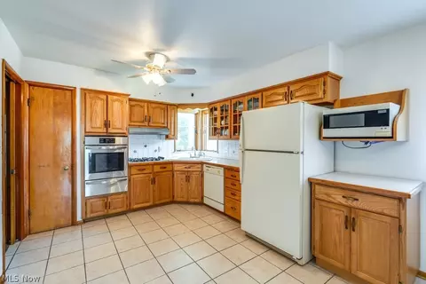 1089 Dayton St, Akron, OH 44310 photo 10
