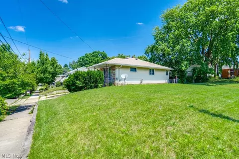 1089 Dayton St, Akron, OH 44310 photo 25