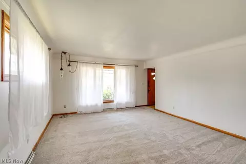 1089 Dayton St, Akron, OH 44310 photo 4