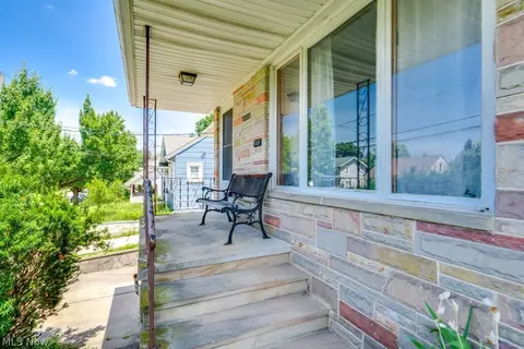 1089 Dayton St, Akron, OH 44310 photo 2