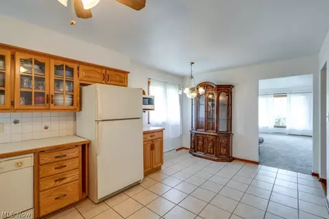 1089 Dayton St, Akron, OH 44310 photo 12