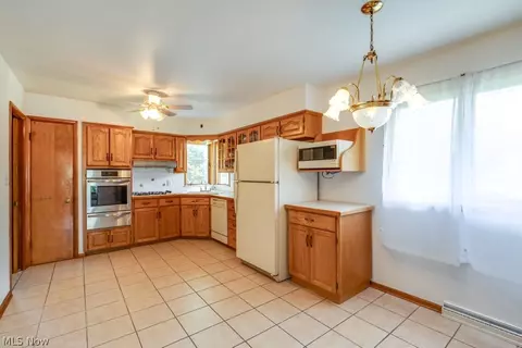 1089 Dayton St, Akron, OH 44310 photo 9