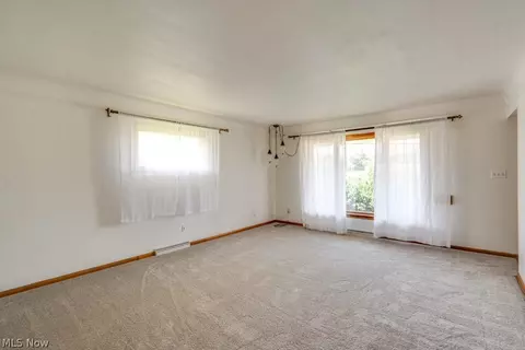1089 Dayton St, Akron, OH 44310 photo 3
