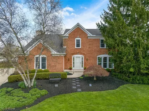 10287 Laura Ln, Twinsburg, OH 44087